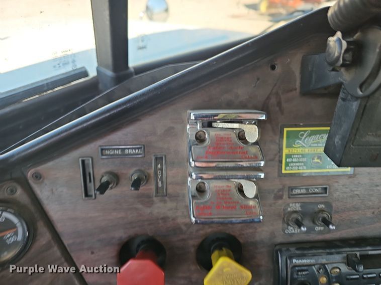 image for item EJ6209 1999 Freightliner FLD semi truck