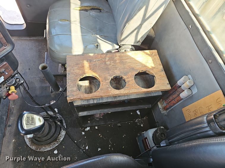 image for item EJ6209 1999 Freightliner FLD semi truck