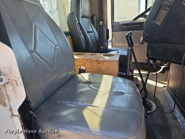 image for item EJ6209 1999 Freightliner FLD semi truck