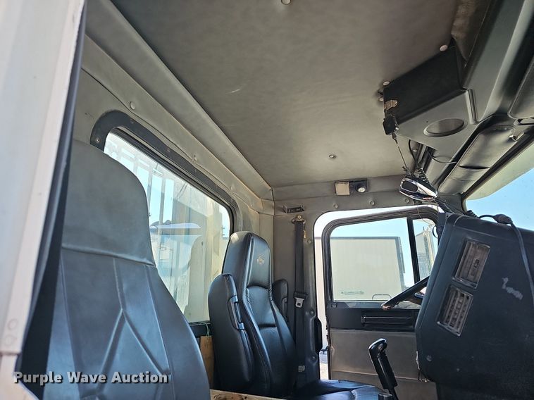 image for item EJ6209 1999 Freightliner FLD semi truck