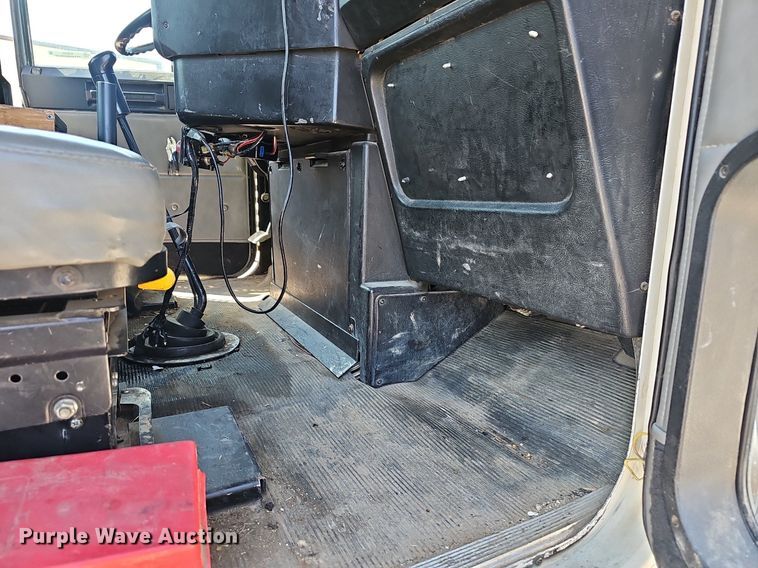 image for item EJ6209 1999 Freightliner FLD semi truck