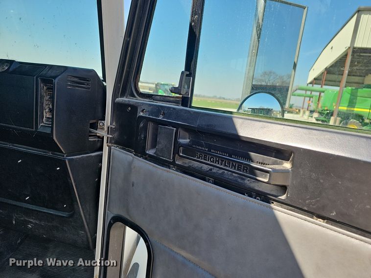 image for item EJ6209 1999 Freightliner FLD semi truck