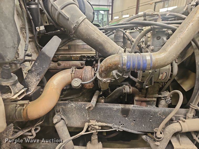 image for item EJ6209 1999 Freightliner FLD semi truck