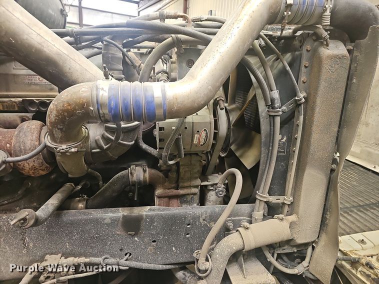 image for item EJ6209 1999 Freightliner FLD semi truck