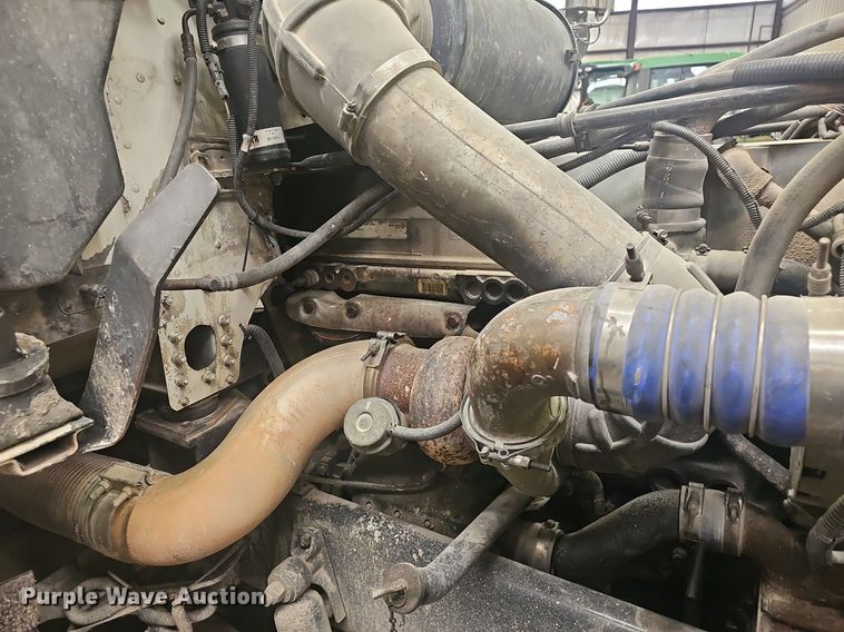 image for item EJ6209 1999 Freightliner FLD semi truck