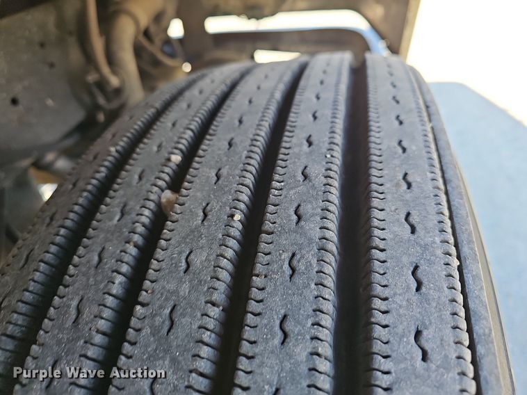 image for item EJ6209 1999 Freightliner FLD semi truck