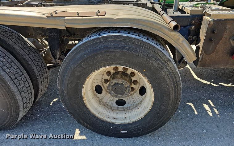 image for item EJ6209 1999 Freightliner FLD semi truck