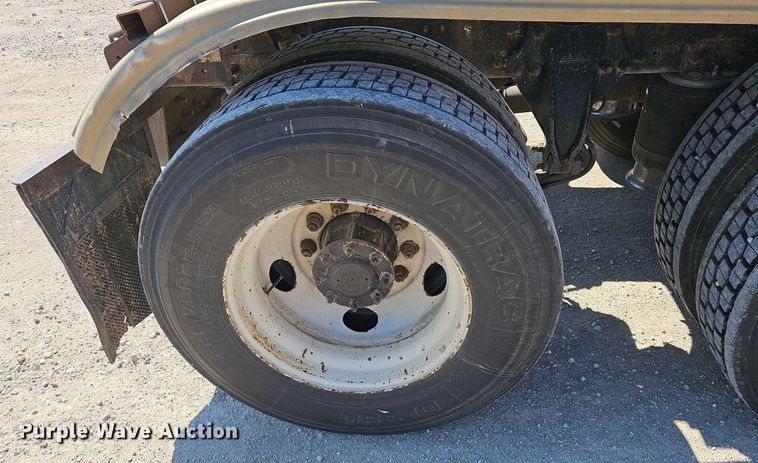 image for item EJ6209 1999 Freightliner FLD semi truck