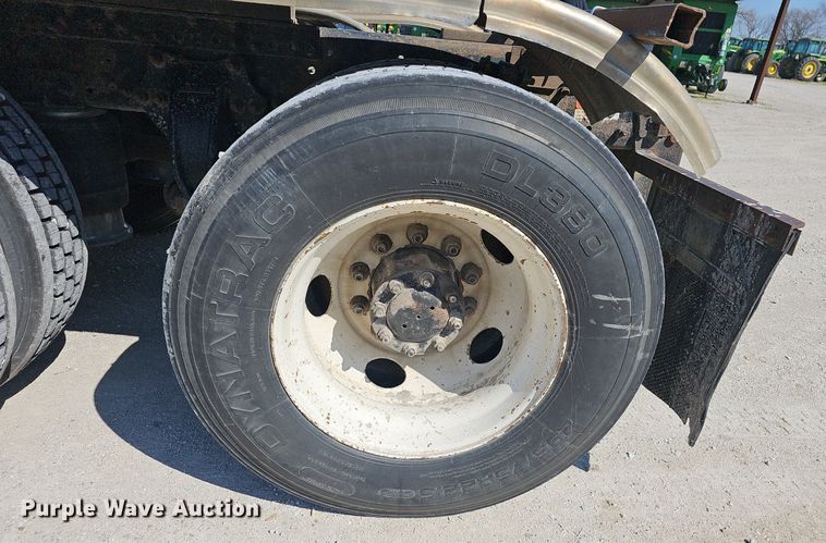 image for item EJ6209 1999 Freightliner FLD semi truck