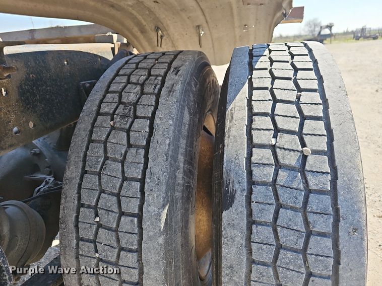 image for item EJ6209 1999 Freightliner FLD semi truck