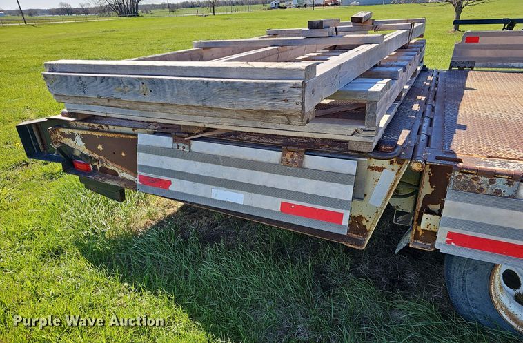 image for item EJ6256 2002 Wilson 4860TD MUV-ALL double drop deck equipment trailer