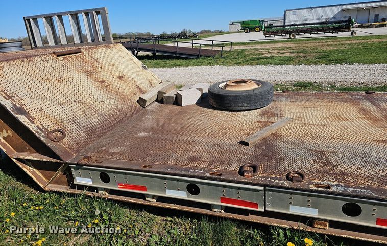 image for item EJ6256 2002 Wilson 4860TD MUV-ALL double drop deck equipment trailer