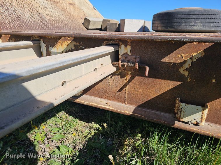 image for item EJ6256 2002 Wilson 4860TD MUV-ALL double drop deck equipment trailer