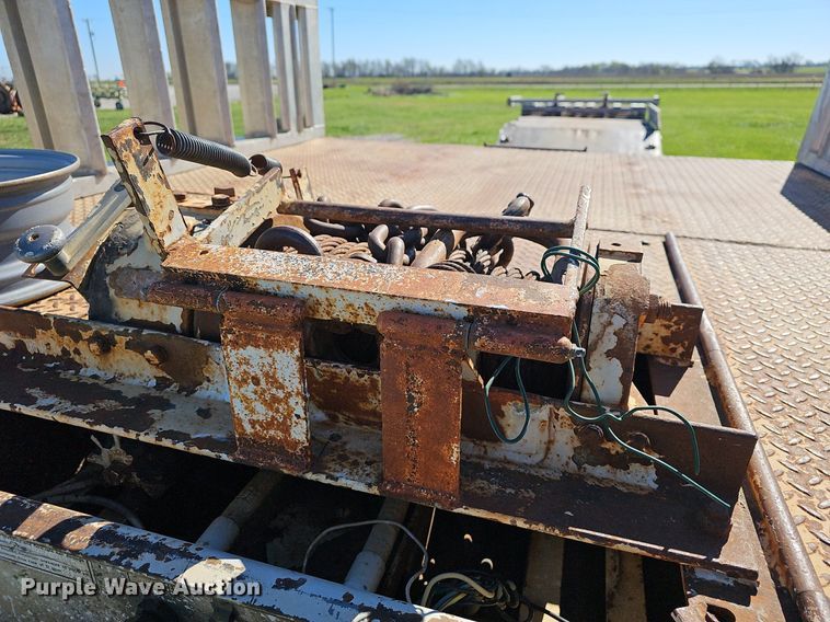 image for item EJ6256 2002 Wilson 4860TD MUV-ALL double drop deck equipment trailer