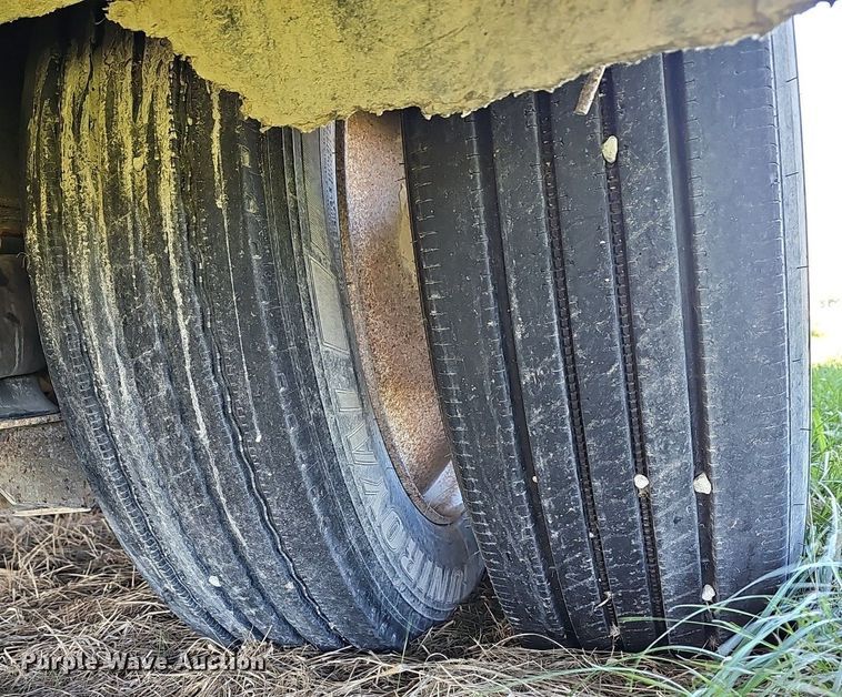 image for item EJ6256 2002 Wilson 4860TD MUV-ALL double drop deck equipment trailer