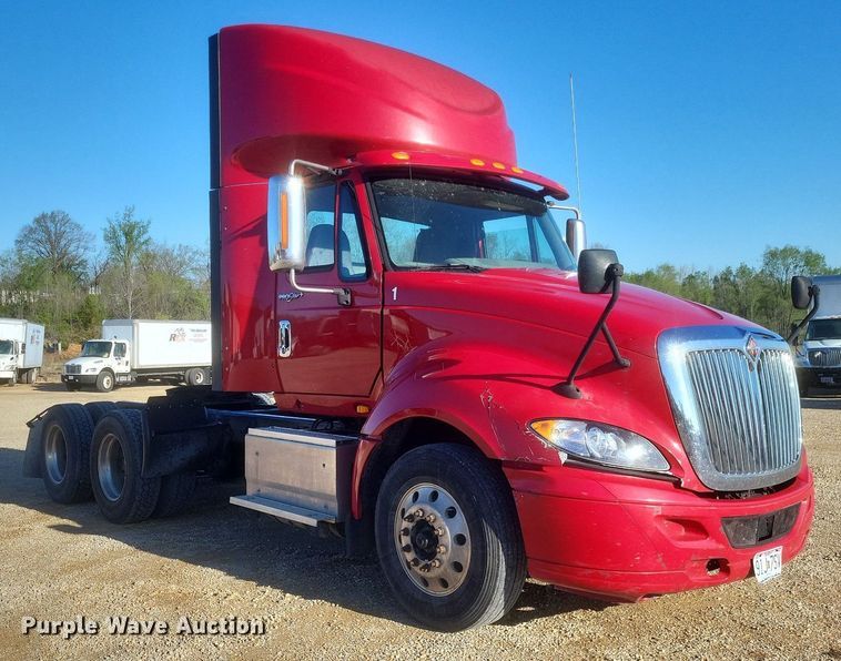 image for item EJ7905 2014 International Pro Star Plus semi truck