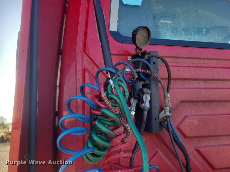 image for item EJ7905 2014 International Pro Star Plus semi truck