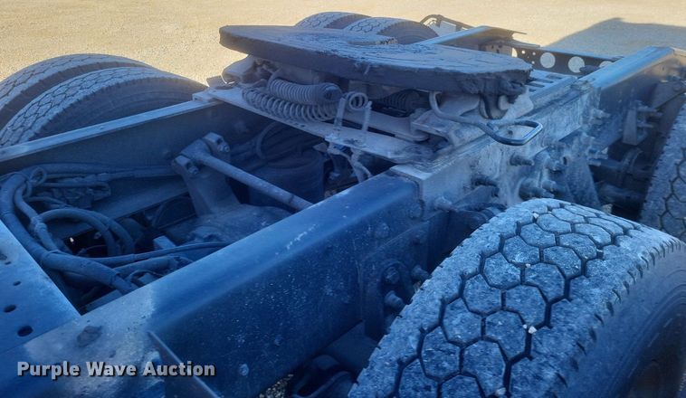 image for item EJ7905 2014 International Pro Star Plus semi truck