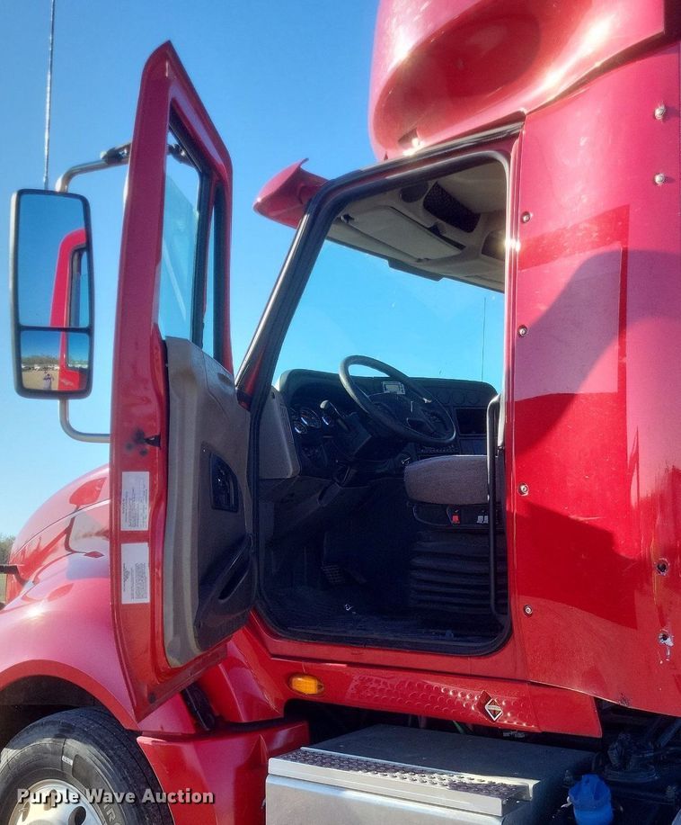 image for item EJ7905 2014 International Pro Star Plus semi truck