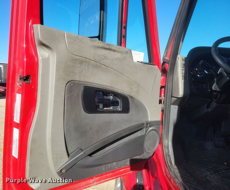 image for item EJ7905 2014 International Pro Star Plus semi truck