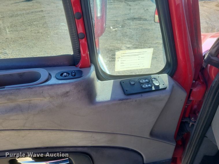 image for item EJ7905 2014 International Pro Star Plus semi truck