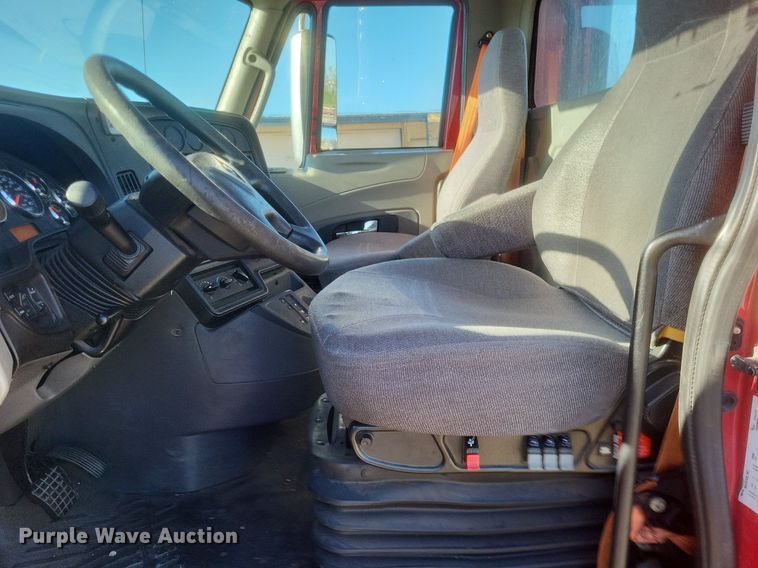 image for item EJ7905 2014 International Pro Star Plus semi truck