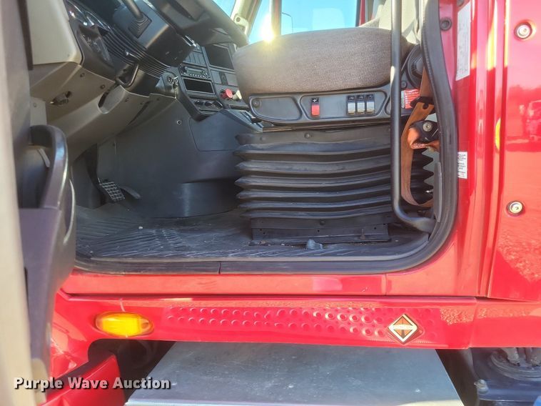 image for item EJ7905 2014 International Pro Star Plus semi truck