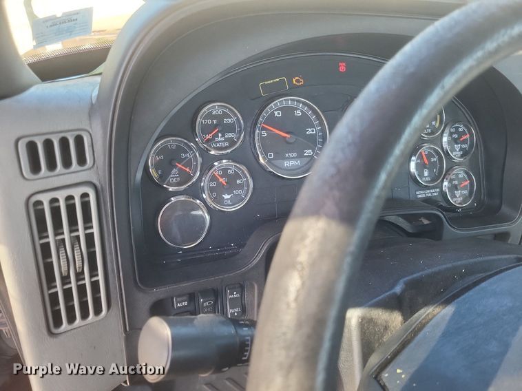 image for item EJ7905 2014 International Pro Star Plus semi truck