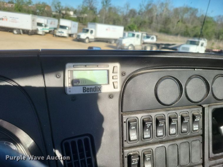 image for item EJ7905 2014 International Pro Star Plus semi truck