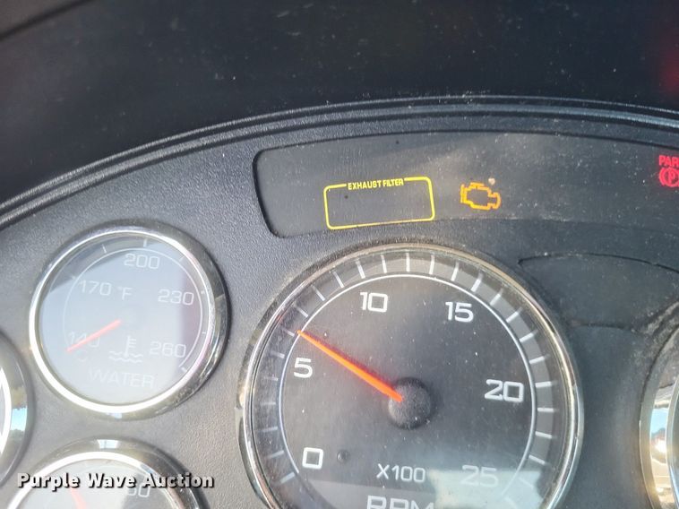 image for item EJ7905 2014 International Pro Star Plus semi truck