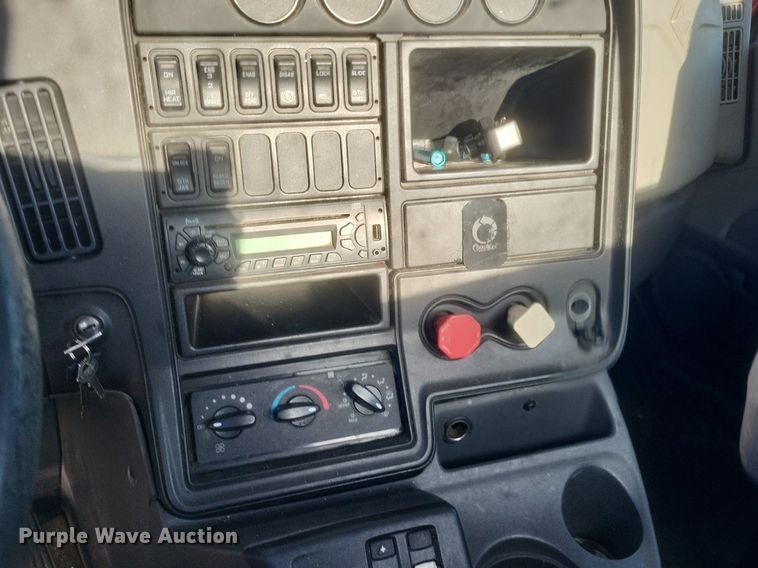 image for item EJ7905 2014 International Pro Star Plus semi truck