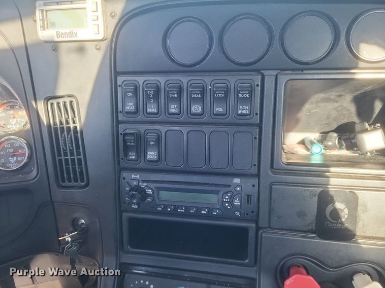 image for item EJ7905 2014 International Pro Star Plus semi truck