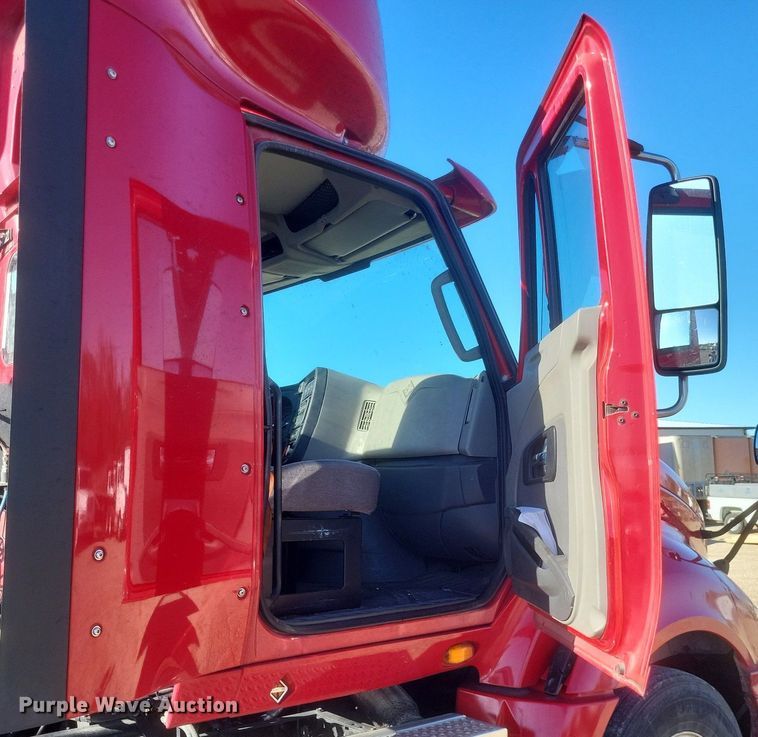 image for item EJ7905 2014 International Pro Star Plus semi truck