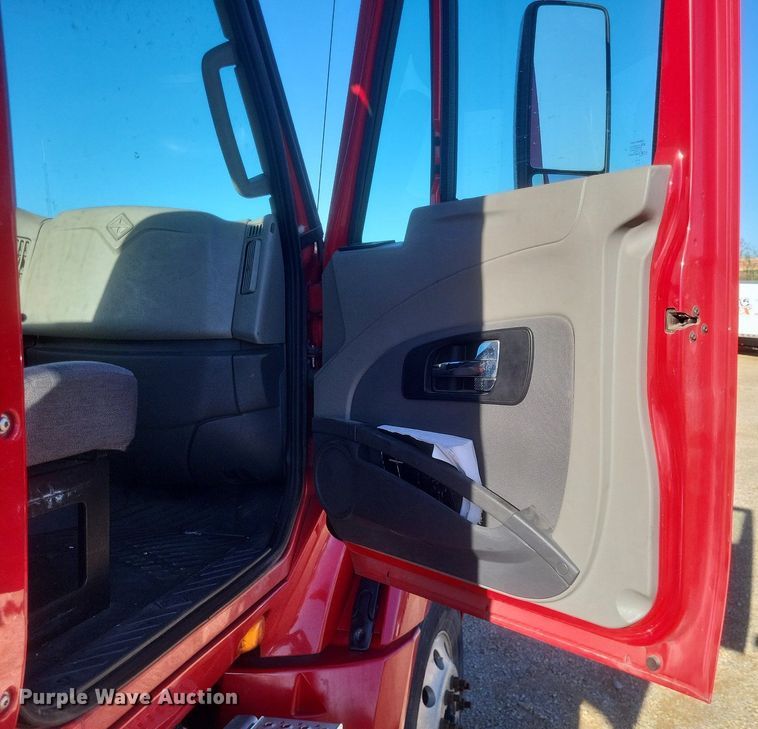 image for item EJ7905 2014 International Pro Star Plus semi truck