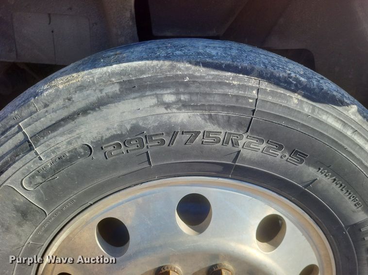 image for item EJ7905 2014 International Pro Star Plus semi truck