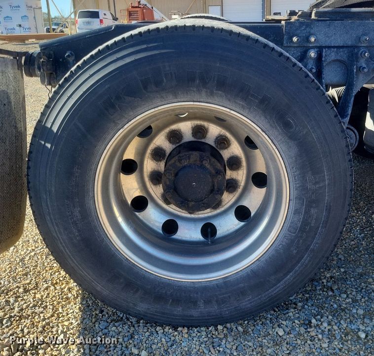 image for item EJ7905 2014 International Pro Star Plus semi truck