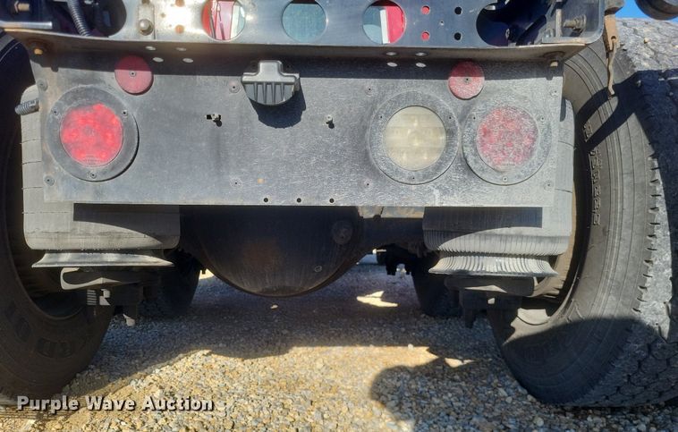 image for item EJ7905 2014 International Pro Star Plus semi truck