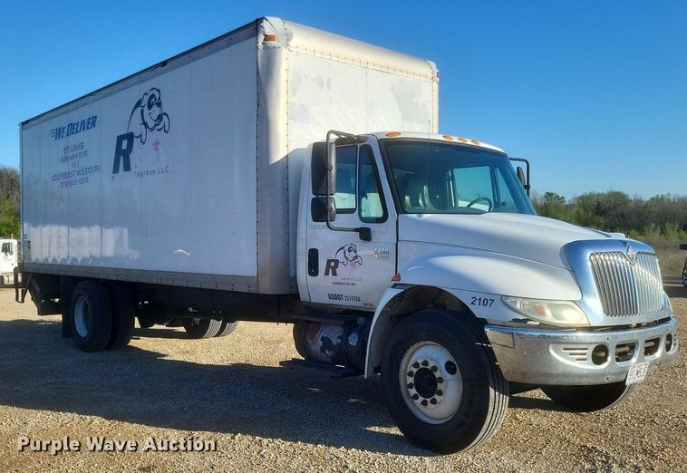 image for item EJ7906 2006 International 4300 box truck