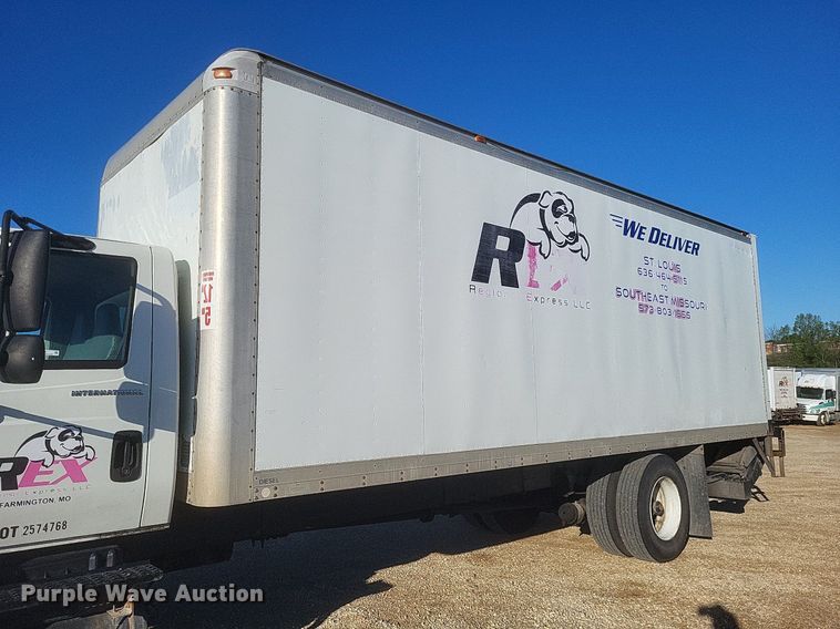 image for item EJ7906 2006 International 4300 box truck