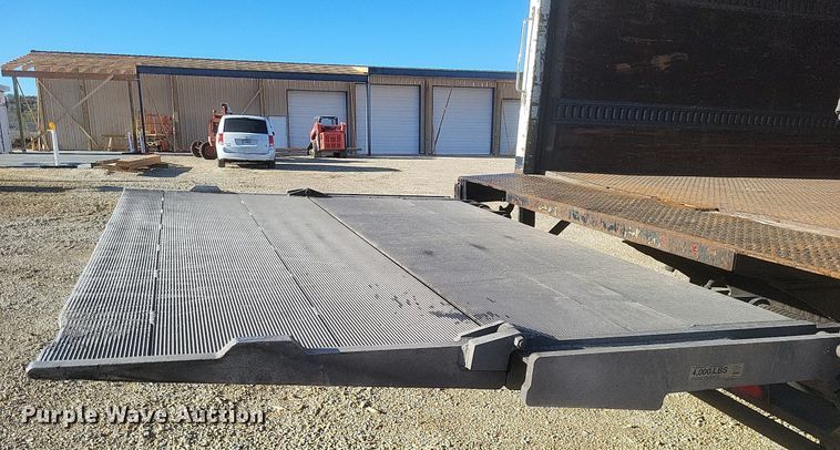 image for item EJ7906 2006 International 4300 box truck