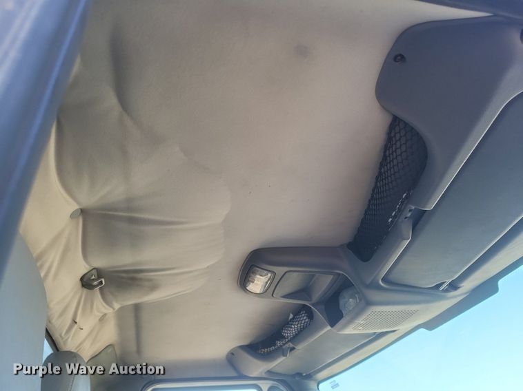 image for item EJ7906 2006 International 4300 box truck