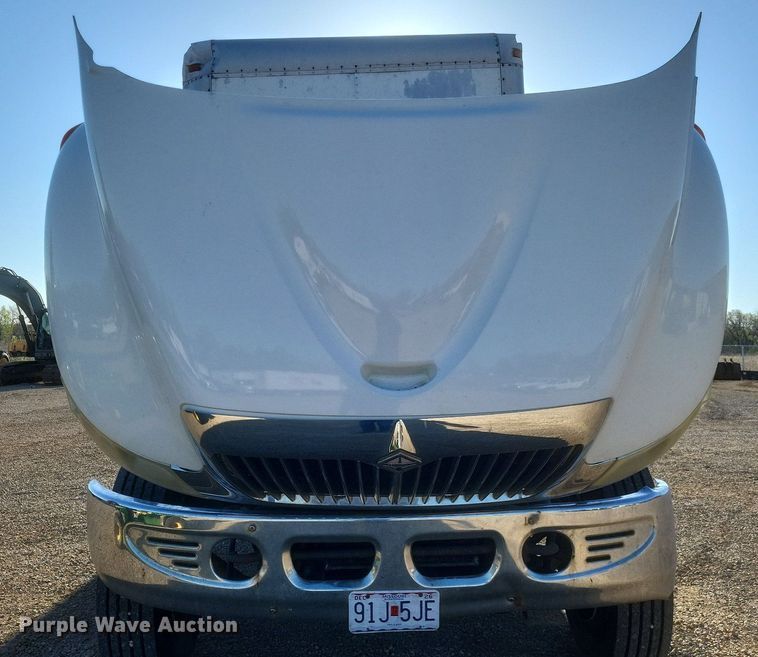 image for item EJ7906 2006 International 4300 box truck