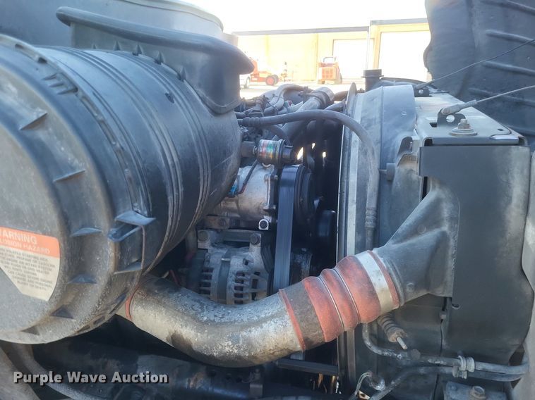 image for item EJ7906 2006 International 4300 box truck