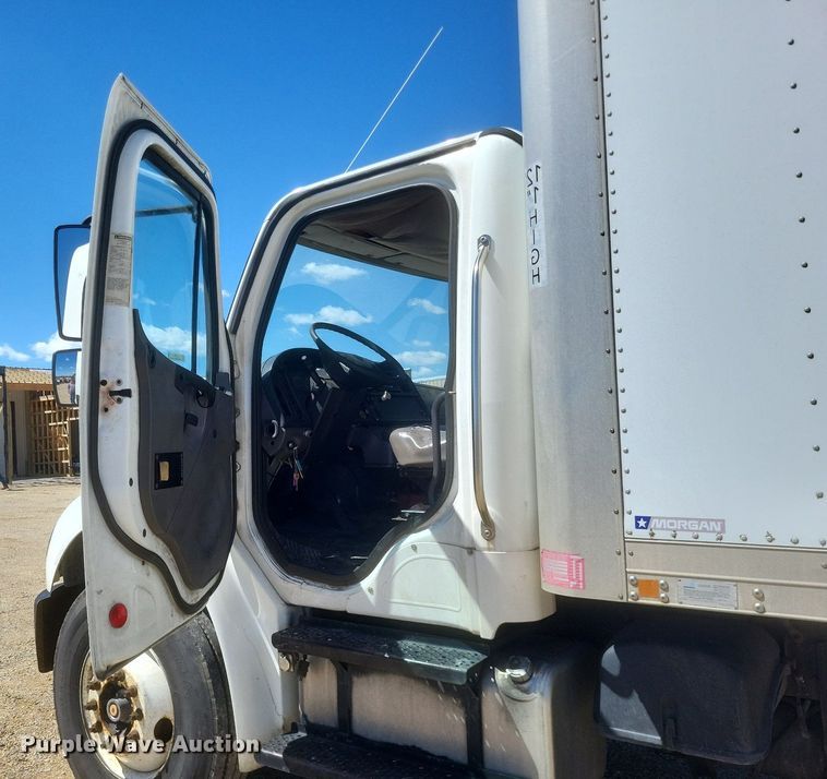 image for item EJ7907 2007 Freightliner Business Class M2 box truck