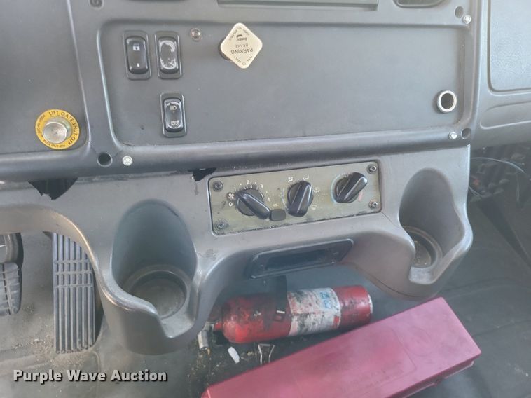 image for item EJ7907 2007 Freightliner Business Class M2 box truck