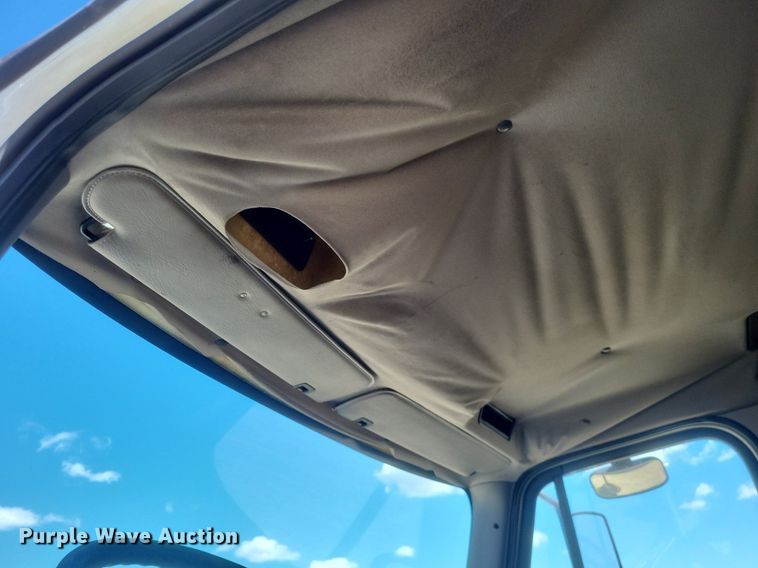 image for item EJ7907 2007 Freightliner Business Class M2 box truck