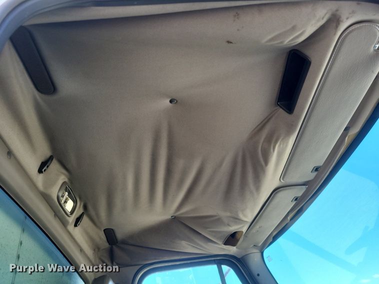 image for item EJ7907 2007 Freightliner Business Class M2 box truck