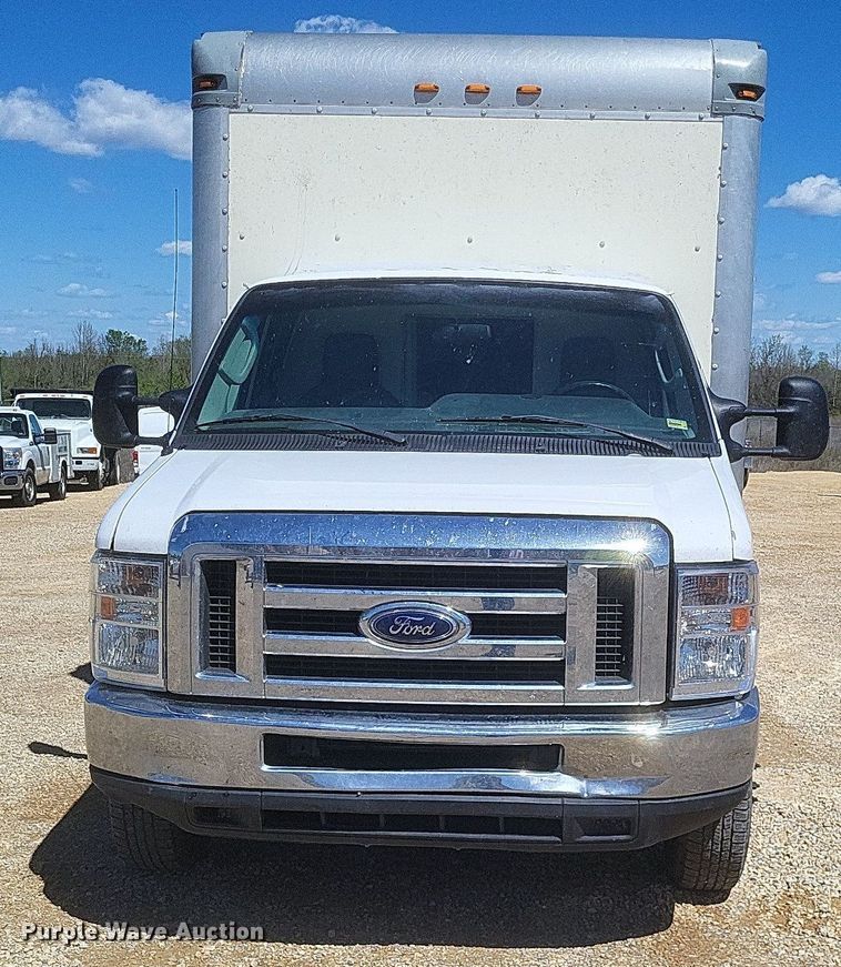 image for item EJ7908 2017 Ford E450 Super Duty  box truck