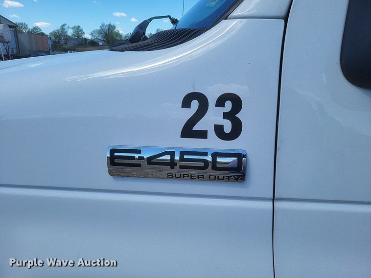 image for item EJ7908 2017 Ford E450 Super Duty  box truck