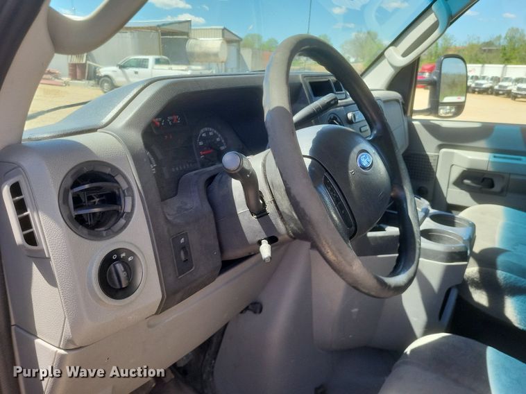 image for item EJ7908 2017 Ford E450 Super Duty  box truck